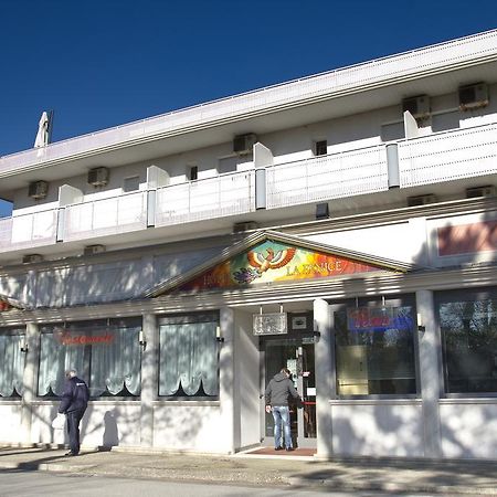 Hotel La Fenice Lignano Sabbiadoro Eksteriør billede